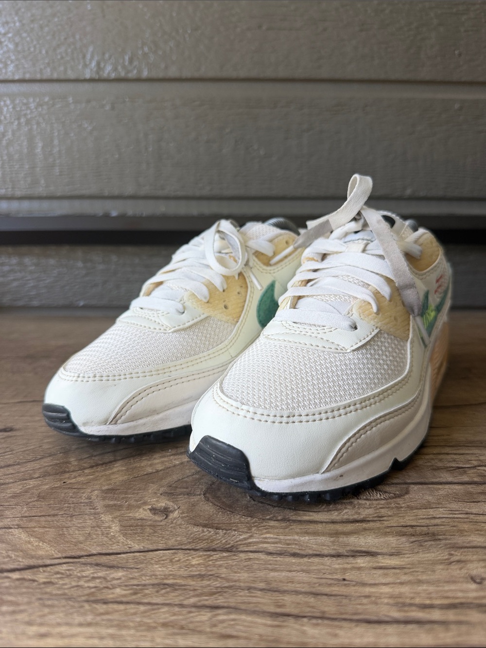 Nike Air Max 90 Women’s Cream and Green Low-Top Sneakers size 8.5/ EU 40